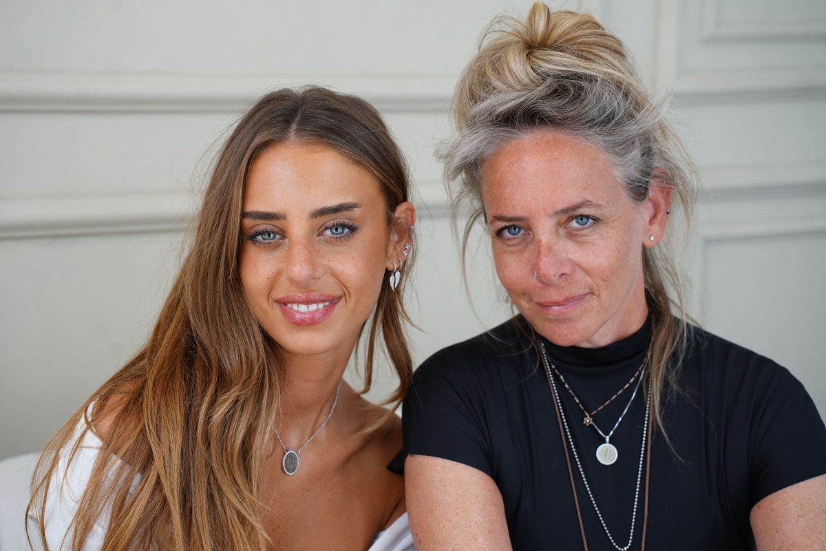 Mia Schem with her mother Keren