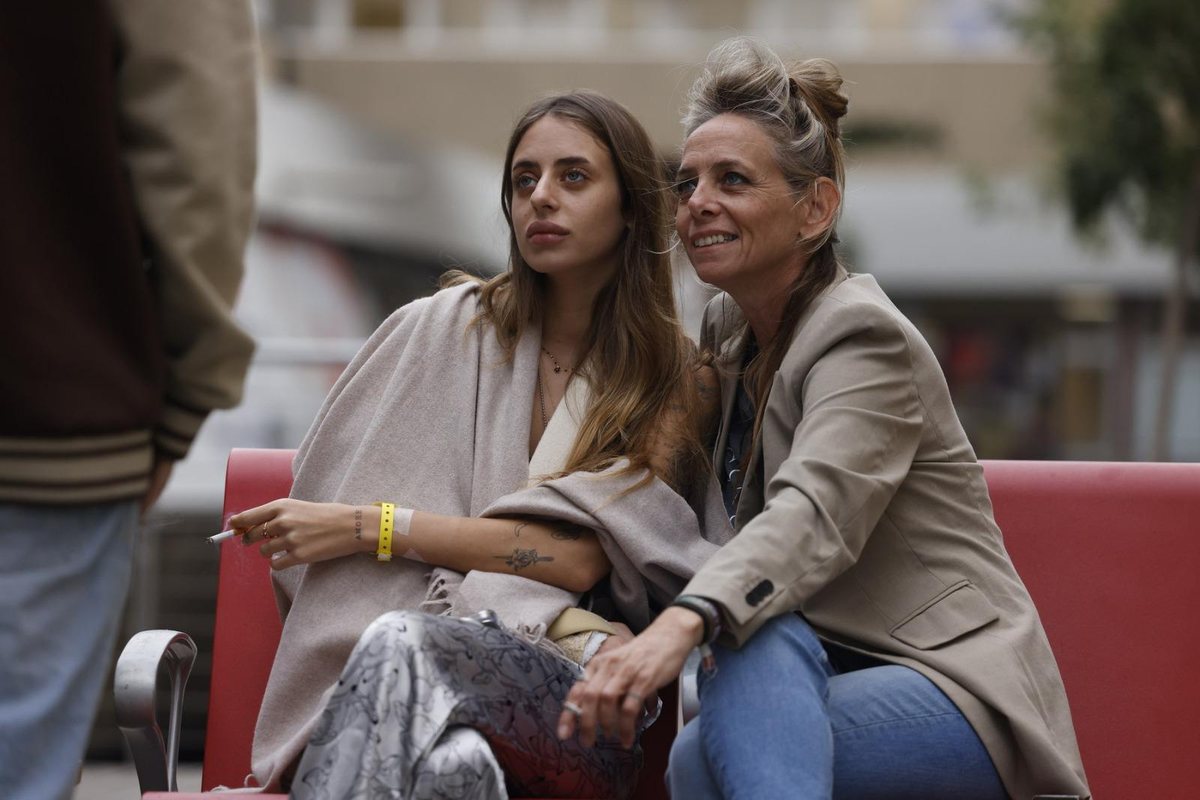Mia Schem with her mother Keren